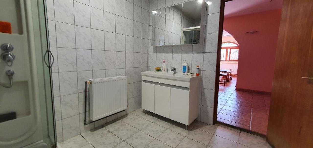 Vila Vasile Нэводари Экстерьер фото